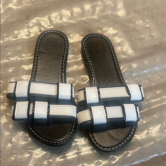 Chic Black and White Slide Sandals - Picture 1 of 2
